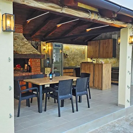 Natura With Private Pool Ferienhaus *